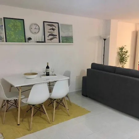 With One Bedroom In Estepona, With Pool Access And Furnished アパート *